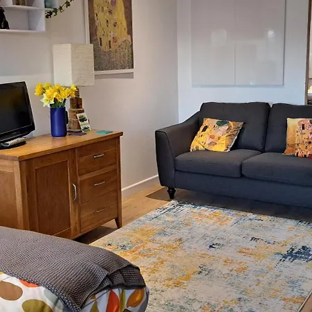 Modern With Outstanding Views, Sleeps 2 *